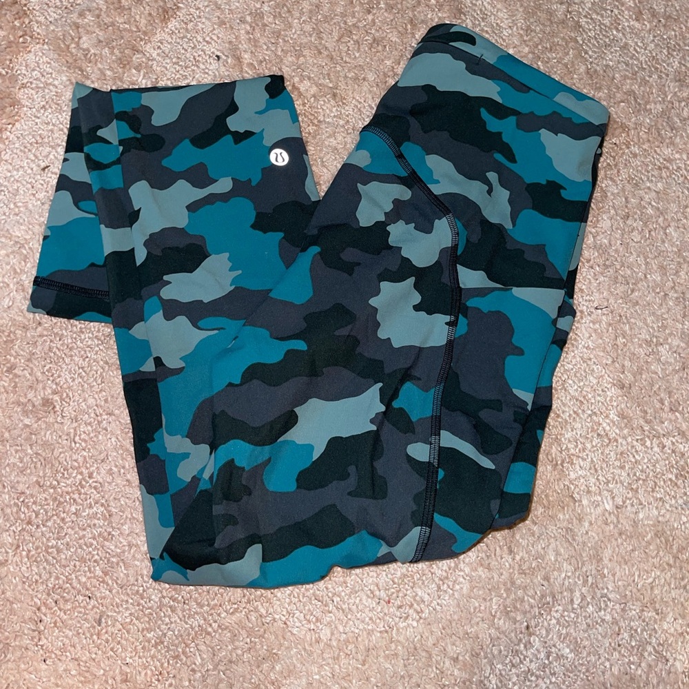 LIKE NEW Swift Speed High-Rise Lululemon Camo full length leggings, luxtreme